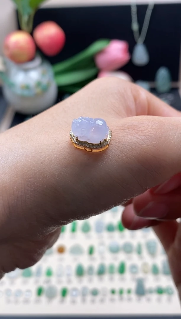 翡翠18K金镶嵌颈饰翡翠浅紫裸石