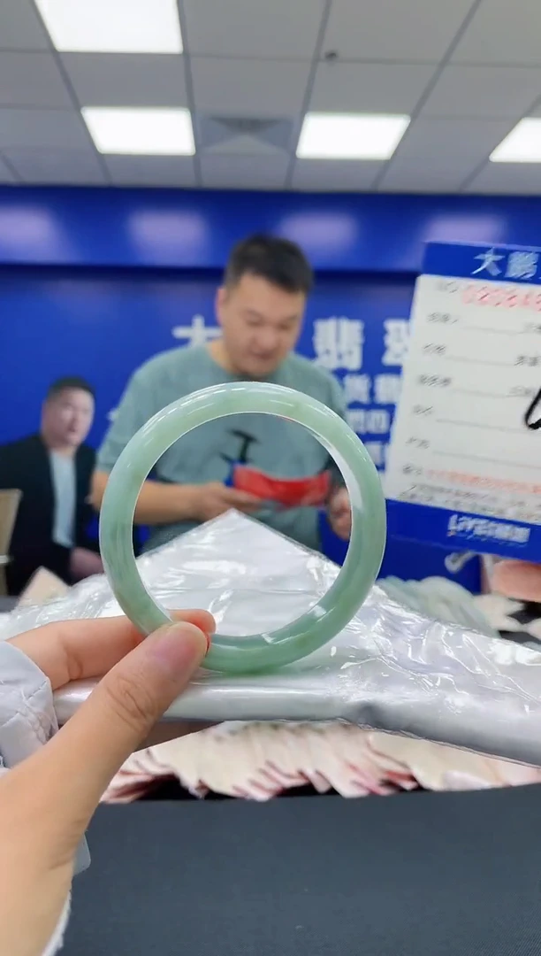 翡翠手镯未镶嵌AAAAAAAA