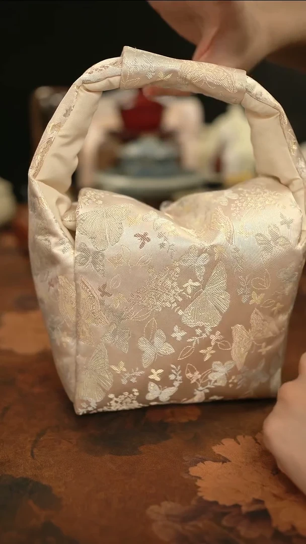 摩吉陶陶闪拍链接 粉金大号蝶恋花收纳包