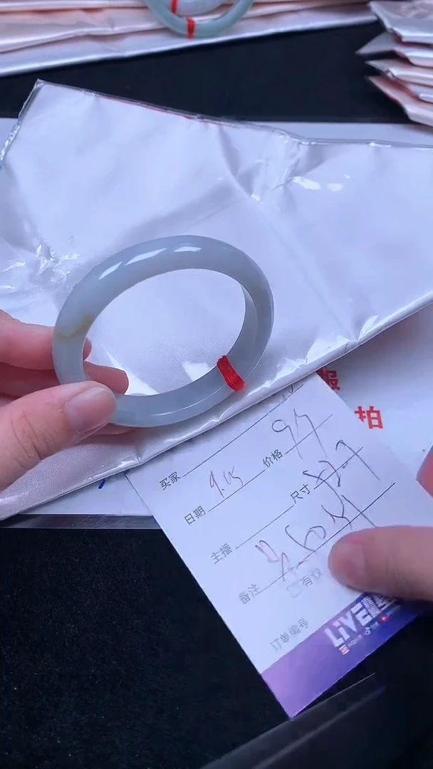 未镶嵌手镯翡翠.