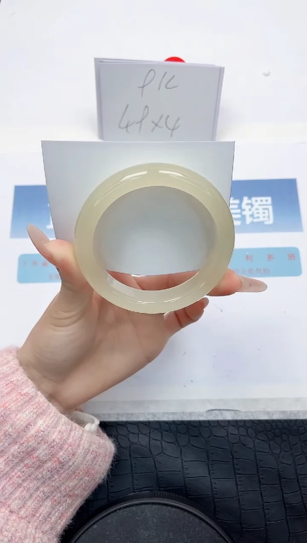 【闪购商品】石英质玉手镯未镶嵌L50-60