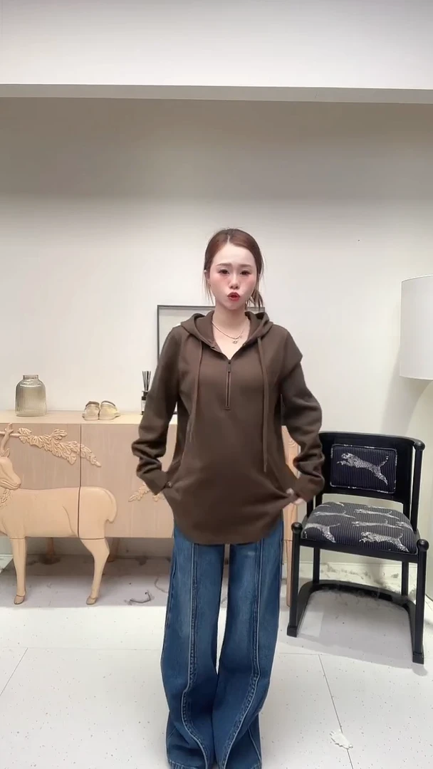 棕色半拉链连宽松帽卫衣