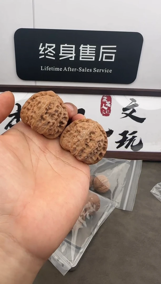 【闪购商品】文玩核桃把件白狮子
