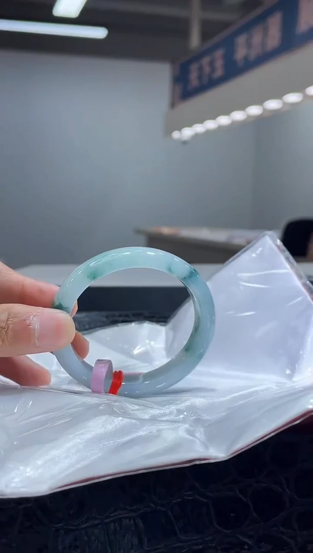 未镶嵌手镯（贵妃镯）翡翠5