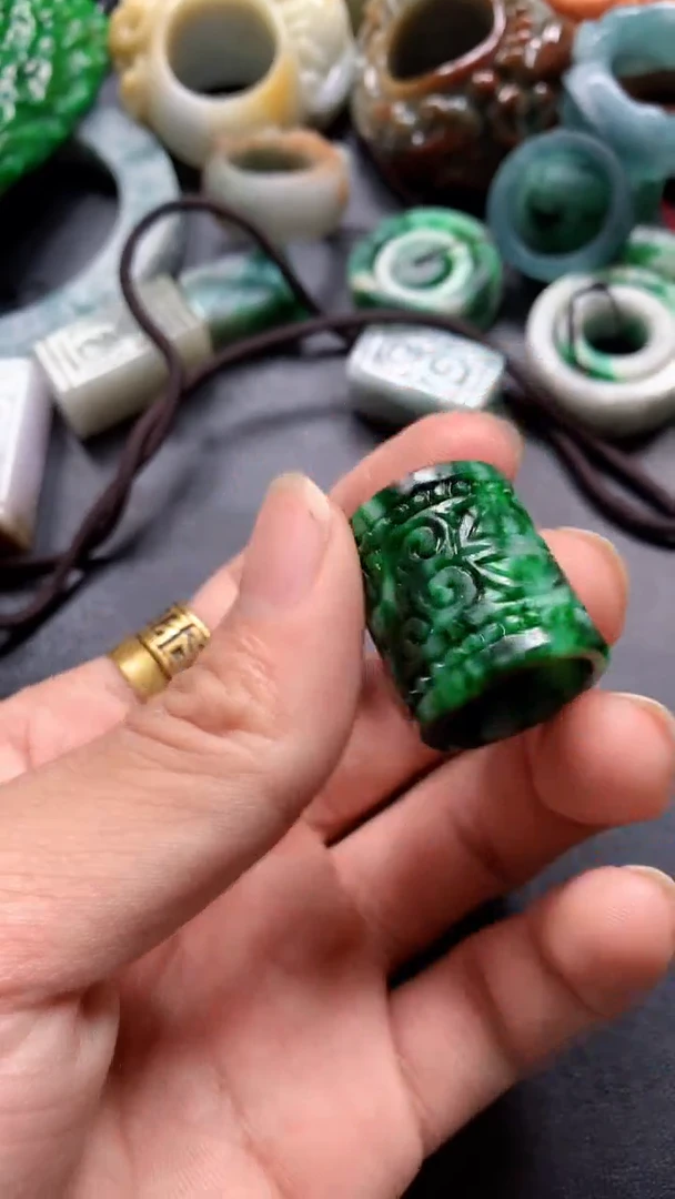 颈饰未镶嵌翡翠天然A货翡翠