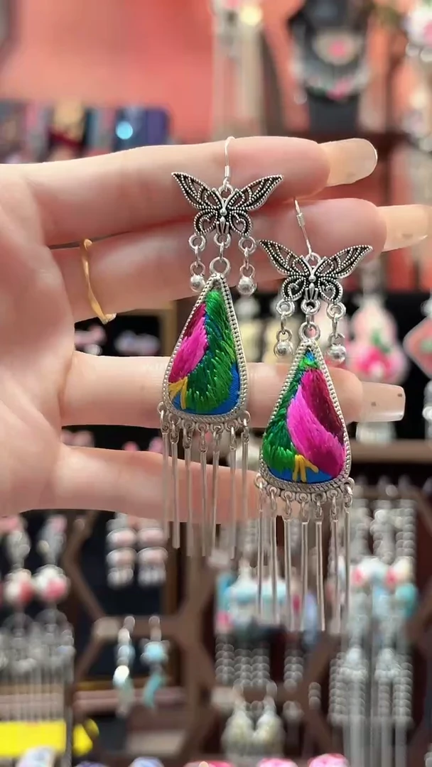 织绣 云织谣民族风精美饰品   420