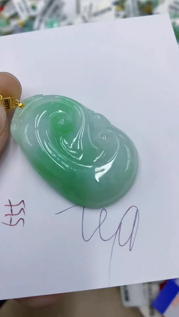 颈饰18K金镶嵌翡翠111111111111