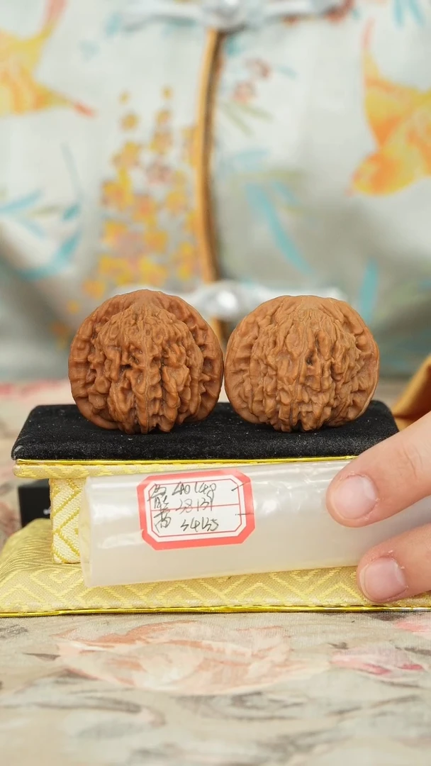 【闪购商品】文玩核桃把件老楼