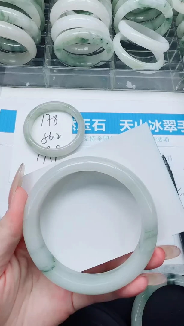 未镶嵌手镯石英质玉179/62.9