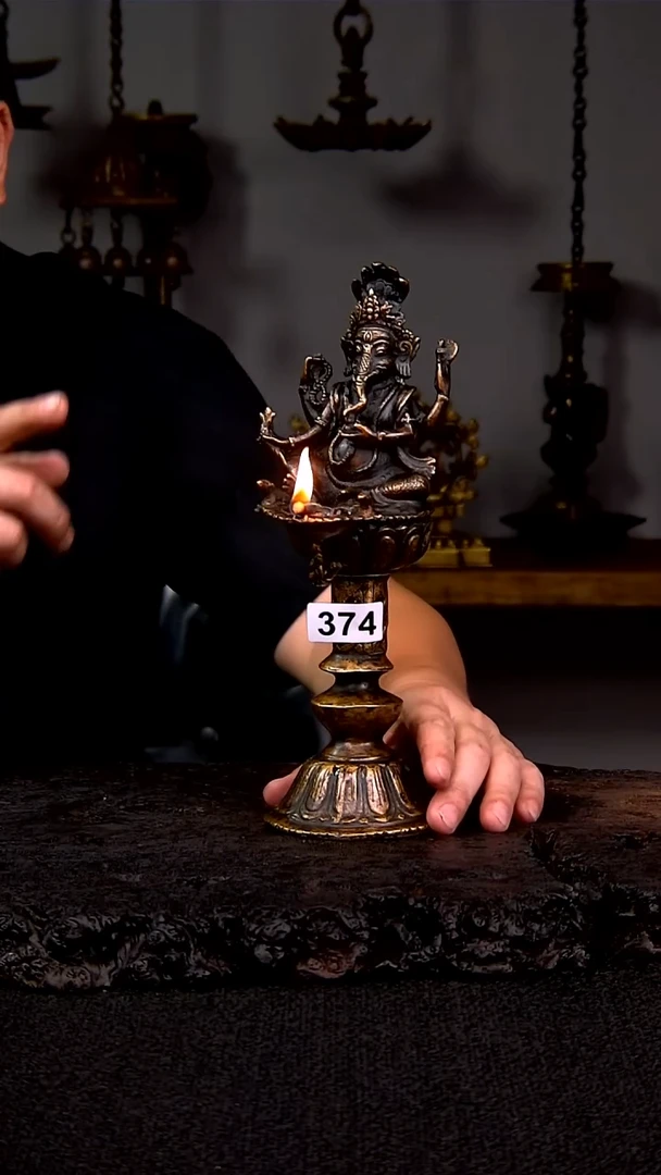 铜小**兹374...............