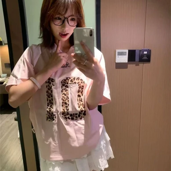 宽松型常规款刺绣V领短袖抗皱T恤夏季圆领小众ins风显瘦纯棉时尚