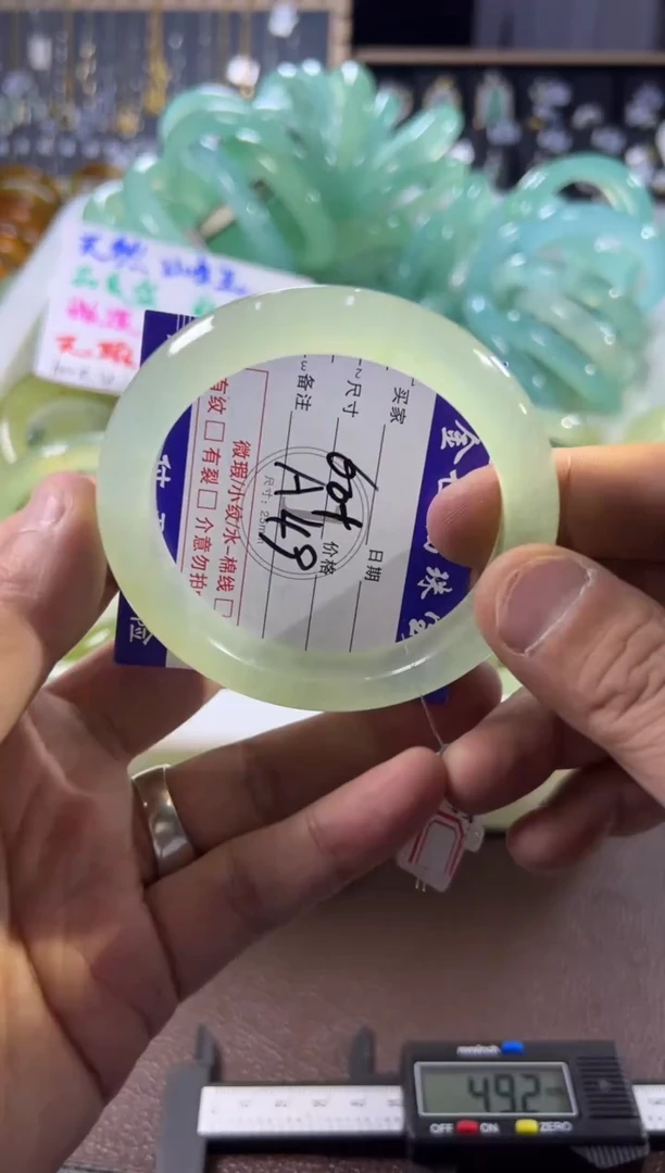 未镶嵌蛇纹石玉手镯1