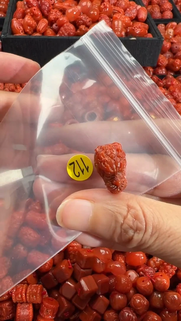 南红玛瑙未镶嵌颈饰1