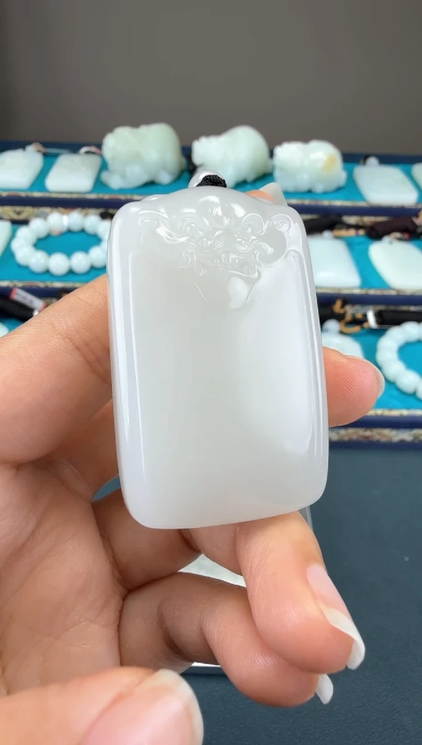 颈饰未镶嵌和田玉1