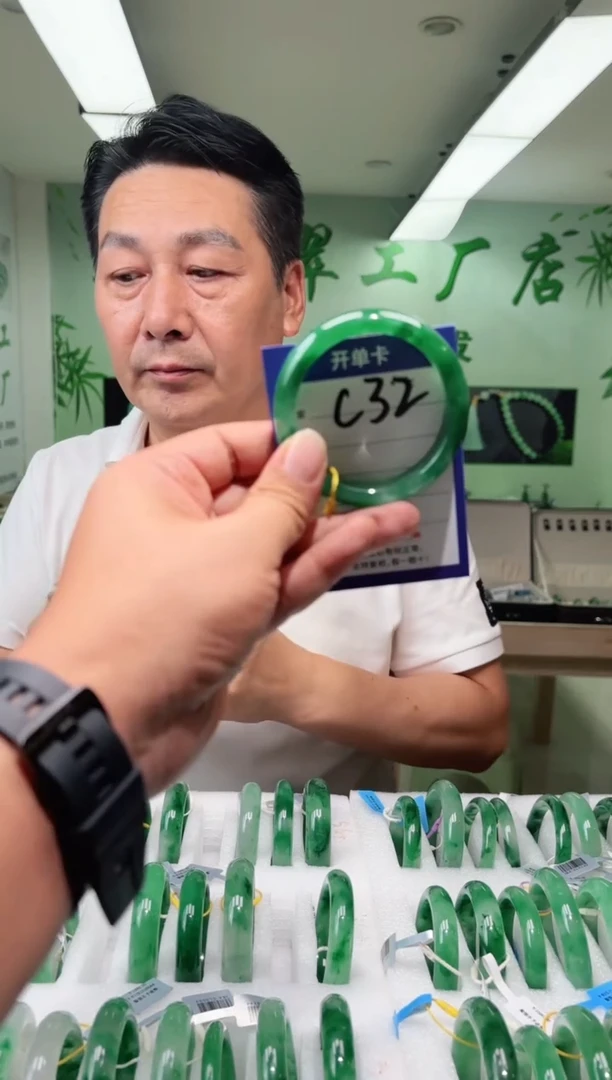 未镶嵌手镯石英质玉53