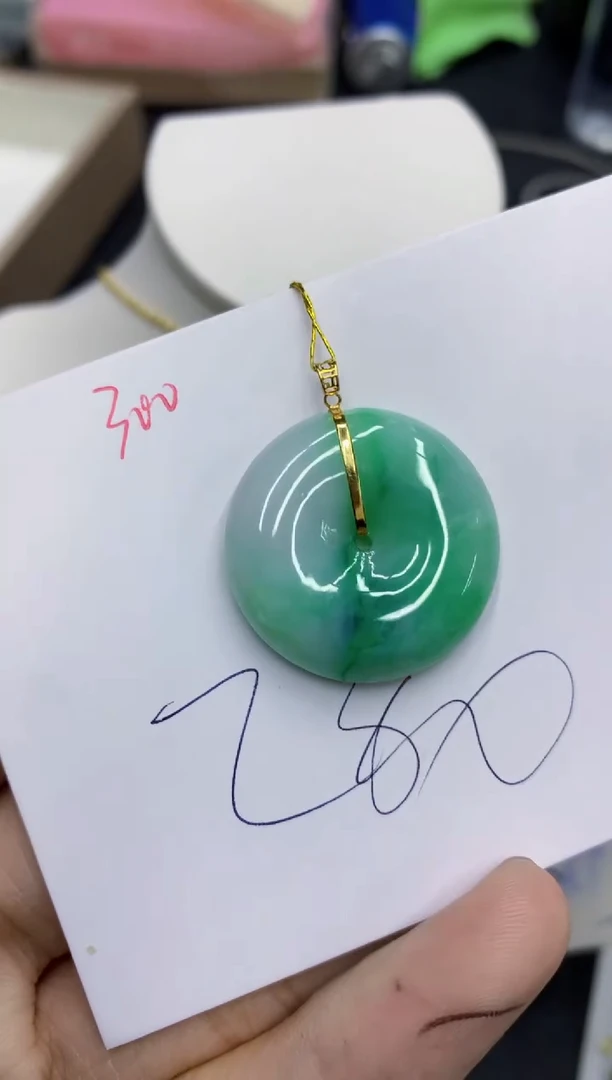 翡翠18K金镶嵌颈饰1111111111