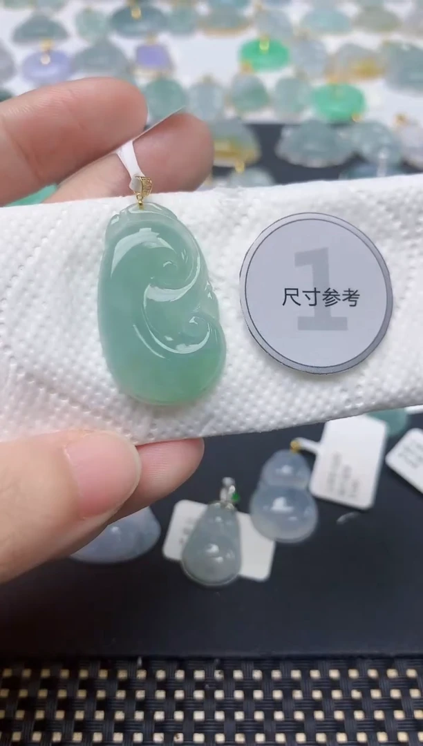 翡翠18K金镶嵌颈饰天然缅甸A货翡翠