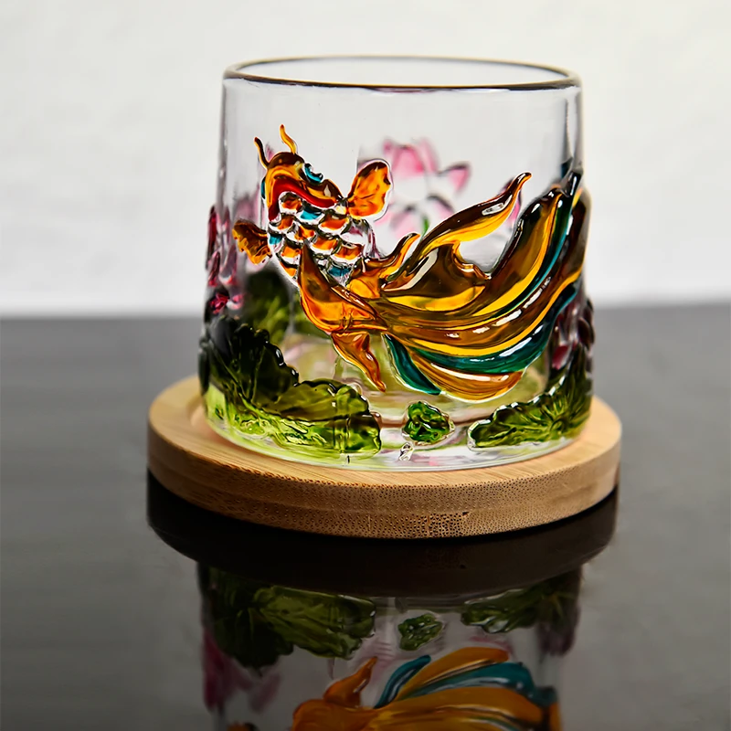 创意锦鲤鱼戏荷花玻璃转转解压杯个性带木底座威士忌红酒杯