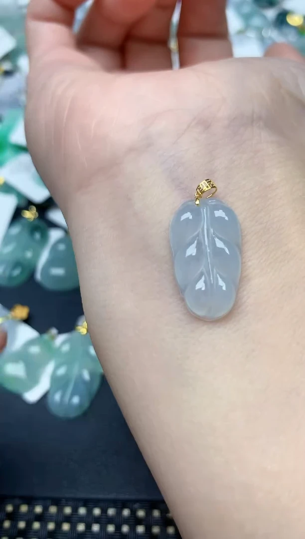 颈饰18K金镶嵌翡翠天然缅甸A货翡翠