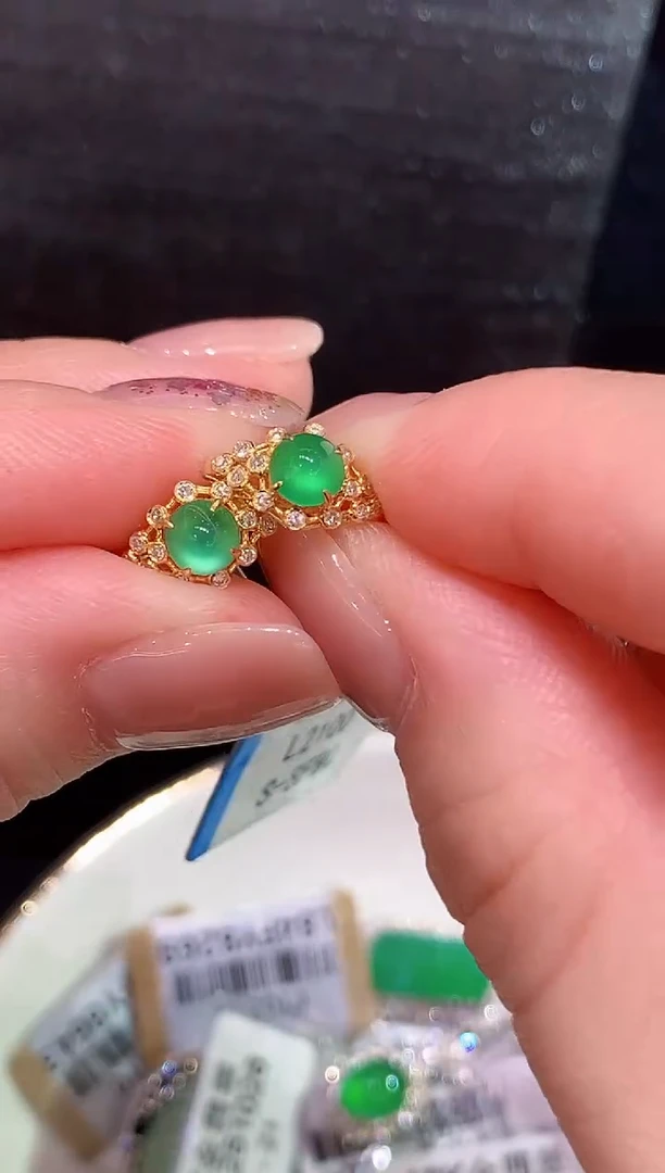 18K金镶嵌翡翠耳饰L2100多样性发其一