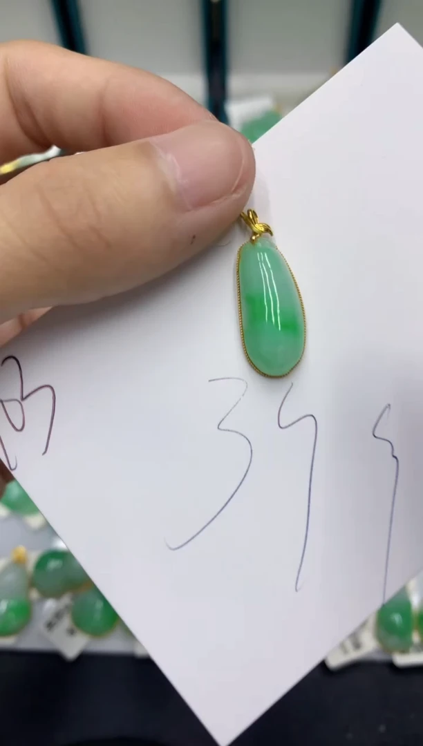 【闪购商品】翡翠颈饰18K金镶嵌翡翠