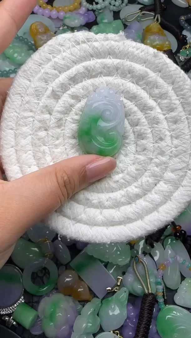 颈饰未镶嵌翡翠缅甸翡翠吊坠