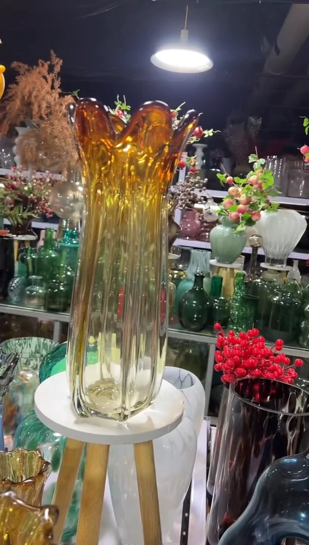 浅琥珀色渐变花瓶