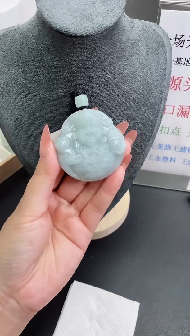 翡翠未镶嵌颈饰财财