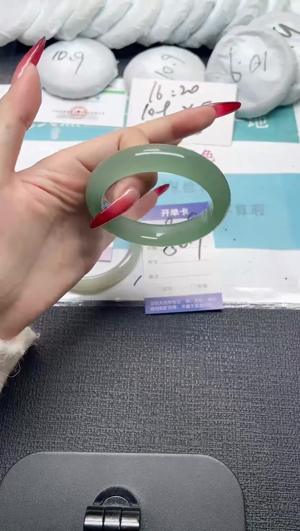 未镶嵌手镯石英质玉208-56