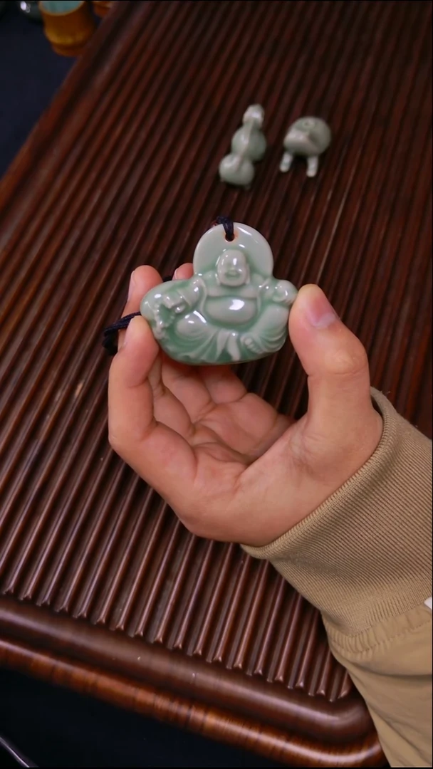 和青禾满釉小佛牌