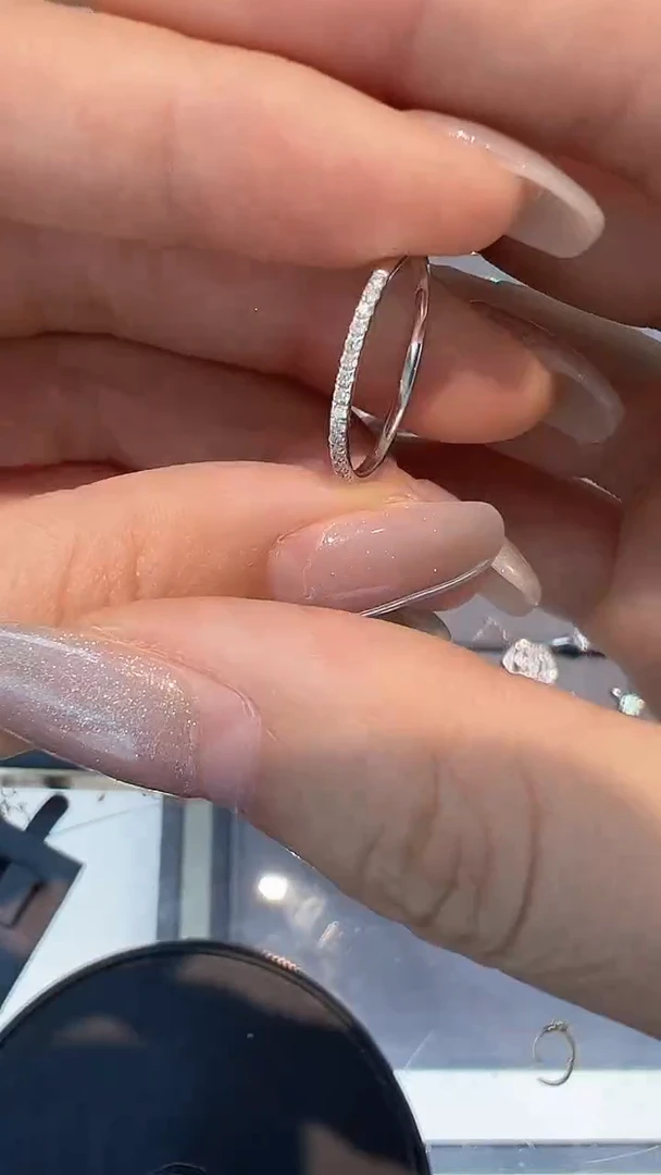 排戒18K金镶嵌钻石10分排戒