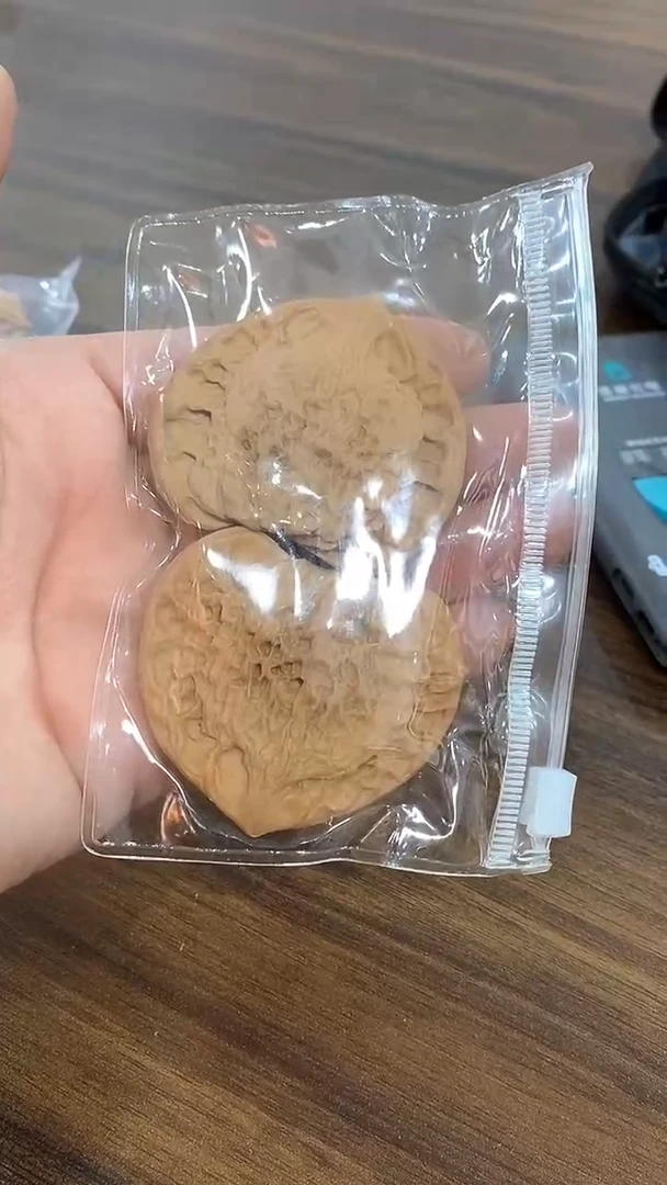 【闪购商品】文玩核桃把件麒麟纹官帽扁桃心