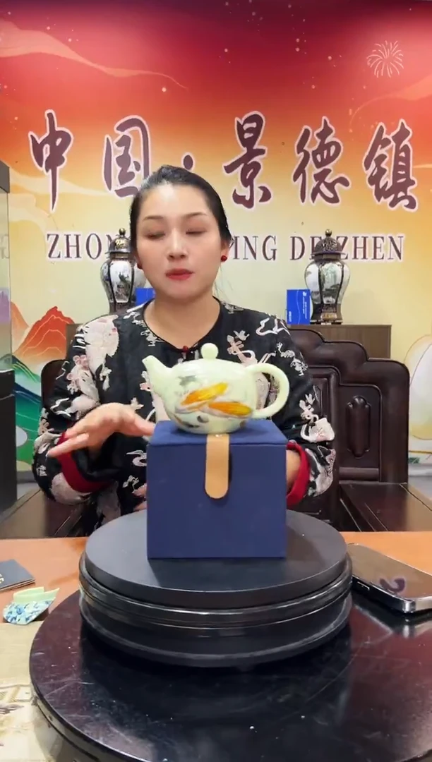 摆件瓷绿稀土金玉满堂壶