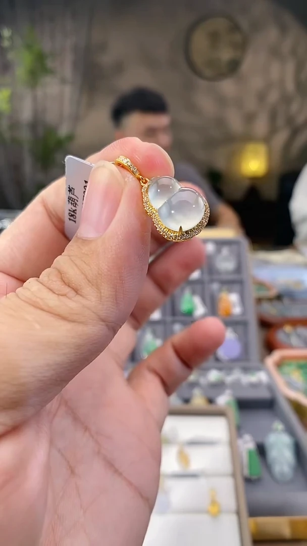 吊坠(不含链)18K金镶嵌翡翠葫芦