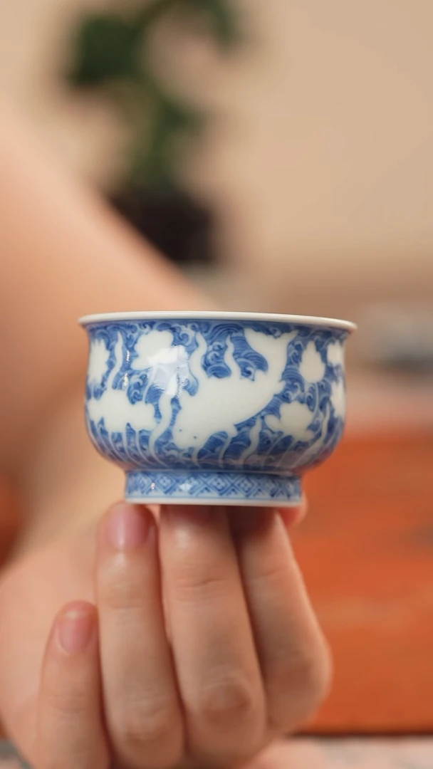 源明清忆暗刻鱼藻纹杯