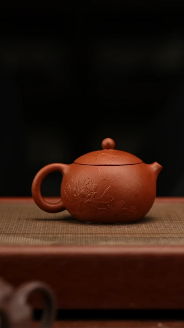 茶壶紫砂生砂朱泥西施  140毫升  莲花