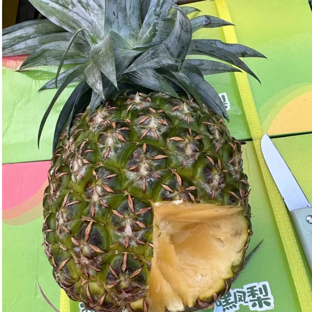 果切凤梨一个（1000g)左右(备注切不切）