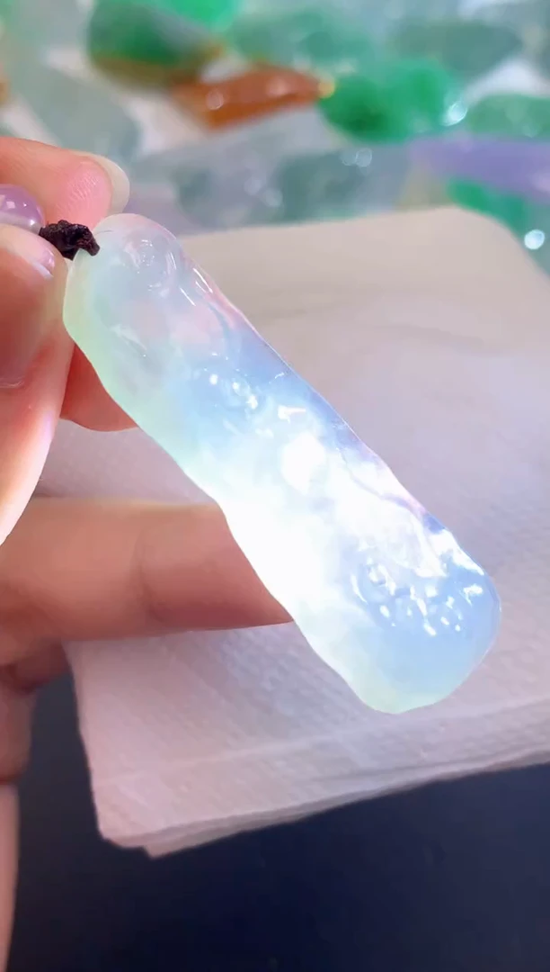 颈饰未镶嵌翡翠