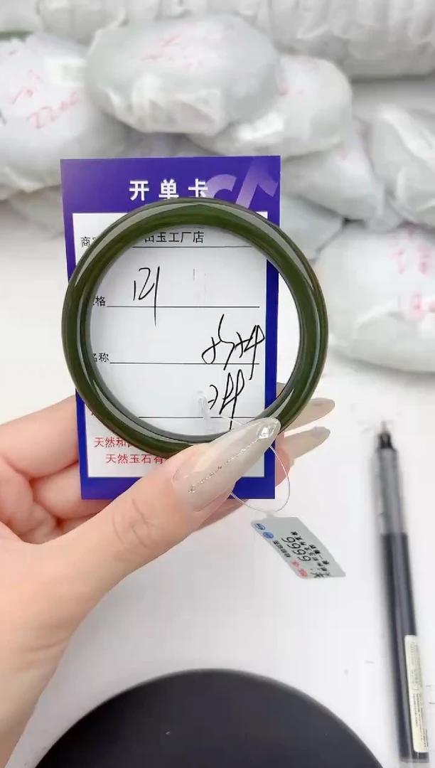 和田玉手镯未镶嵌121颜色微差无瑕疵