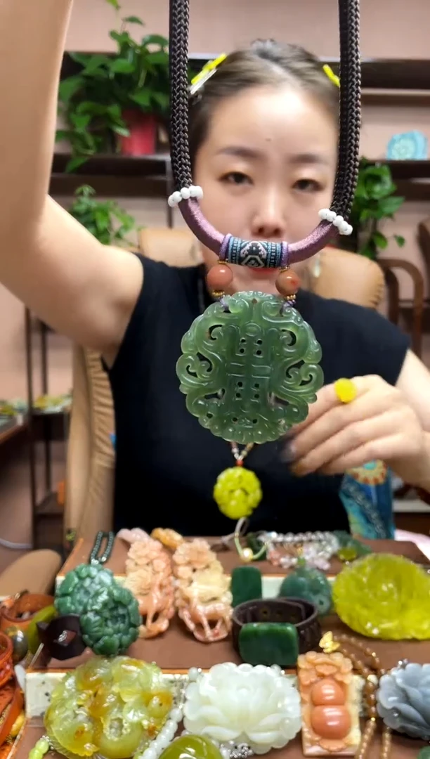 未镶嵌岫玉吊坠·