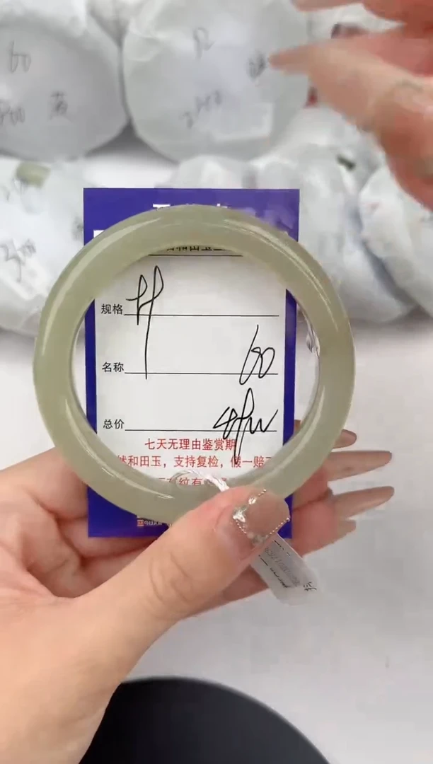 【闪购商品】和田玉手镯未镶嵌99颜色微差无瑕疵