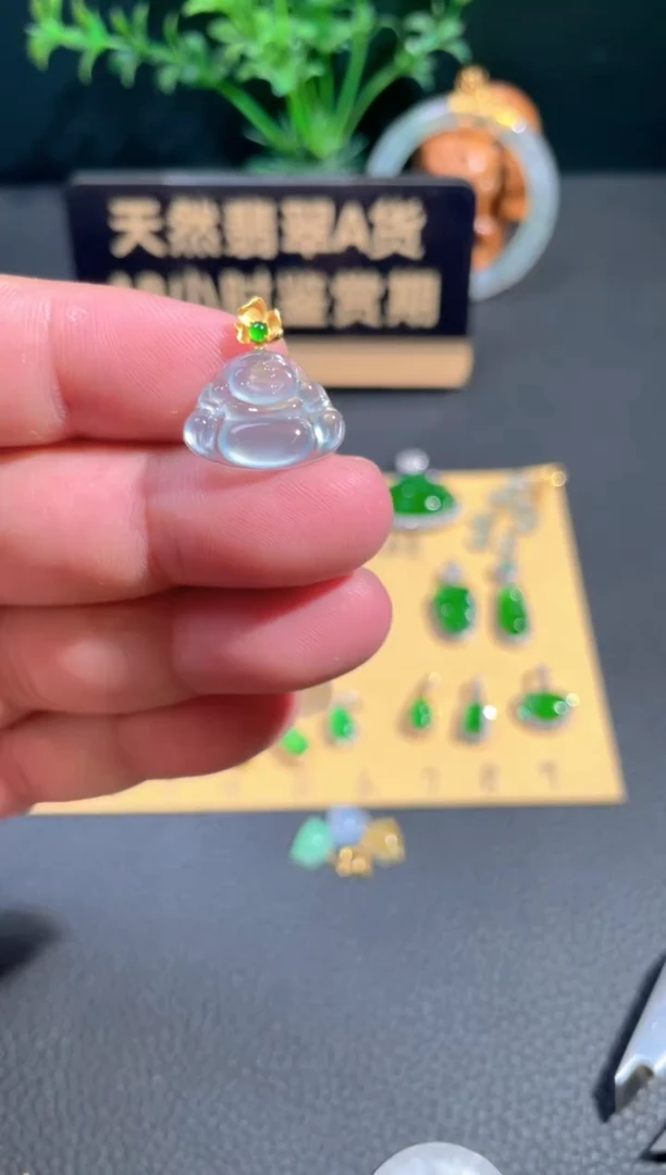 颈饰18K金镶嵌翡翠翡翠