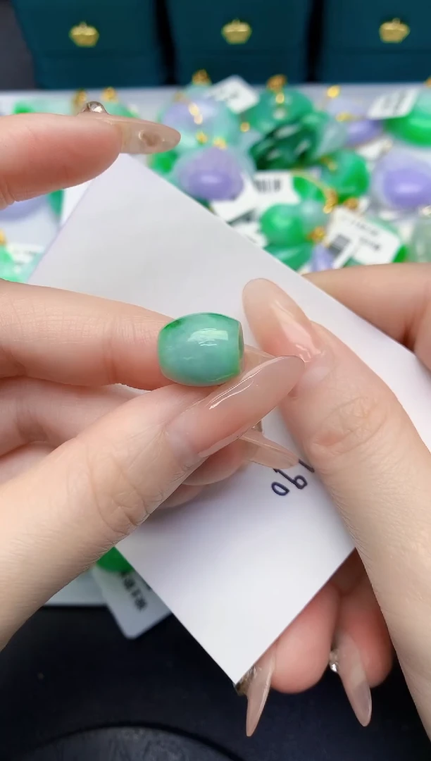 颈饰未镶嵌翡翠缅甸天然翡翠A货