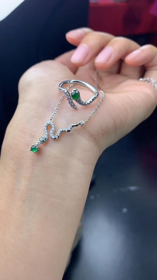 颈饰未镶嵌翡翠一套饰品