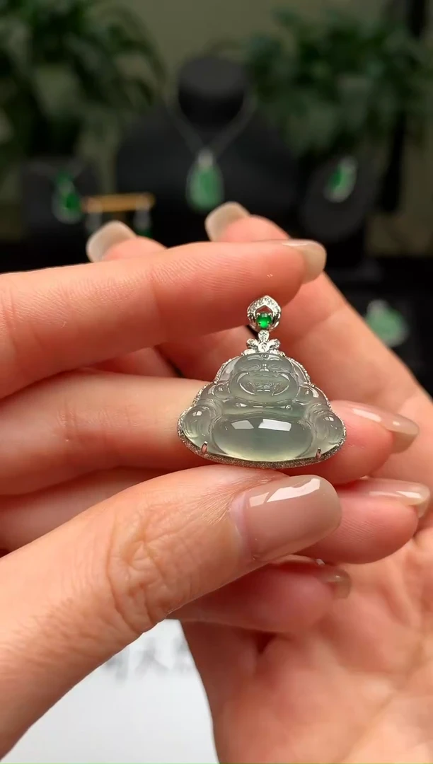 颈饰18K金镶嵌翡翠佛公