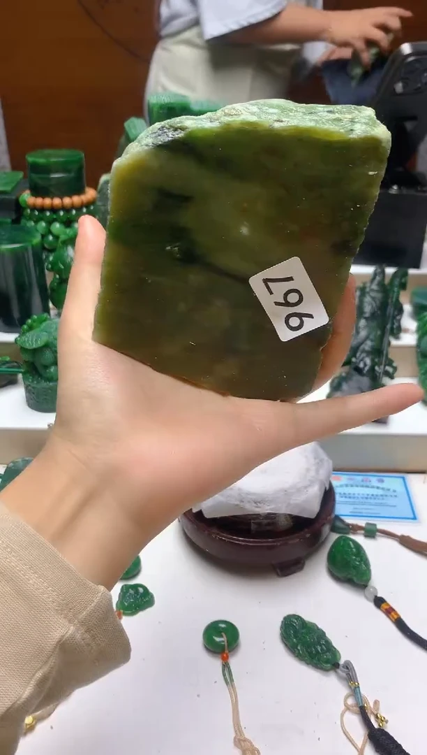 未镶嵌和田玉（碧玉）珠宝半成品0