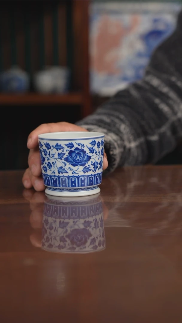 柴窑青花缠枝牡丹