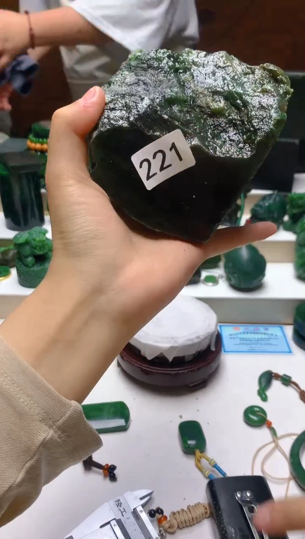 未镶嵌和田玉（碧玉）珠宝半成品0