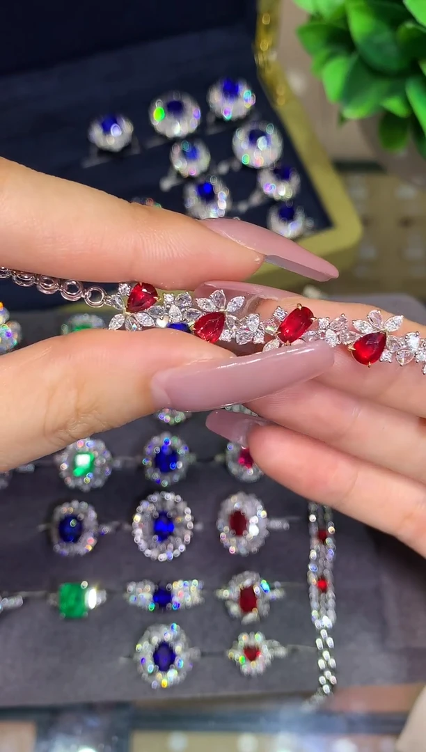 18K金镶嵌手链红宝石2.75CT