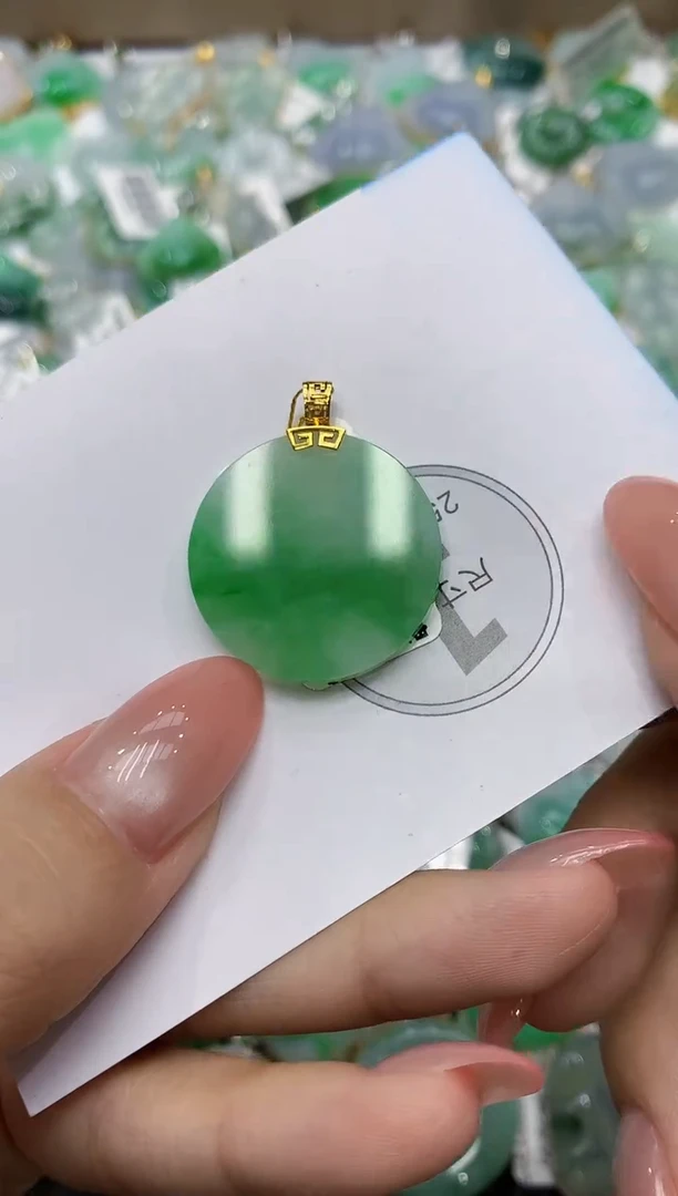 颈饰18K金镶嵌翡翠111111111111